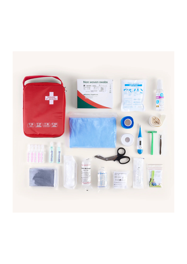 Offre premiers soins Trousse de secours Element Vet et livre d'occasion "Premiers soins pour mon chat"